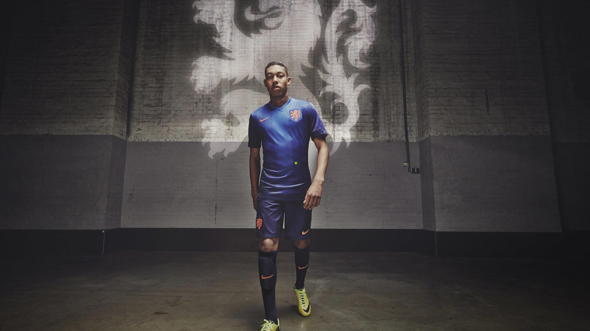 国足东京奏响战斗序曲！伊万淡然应对日本侦察，首发谜团引热议