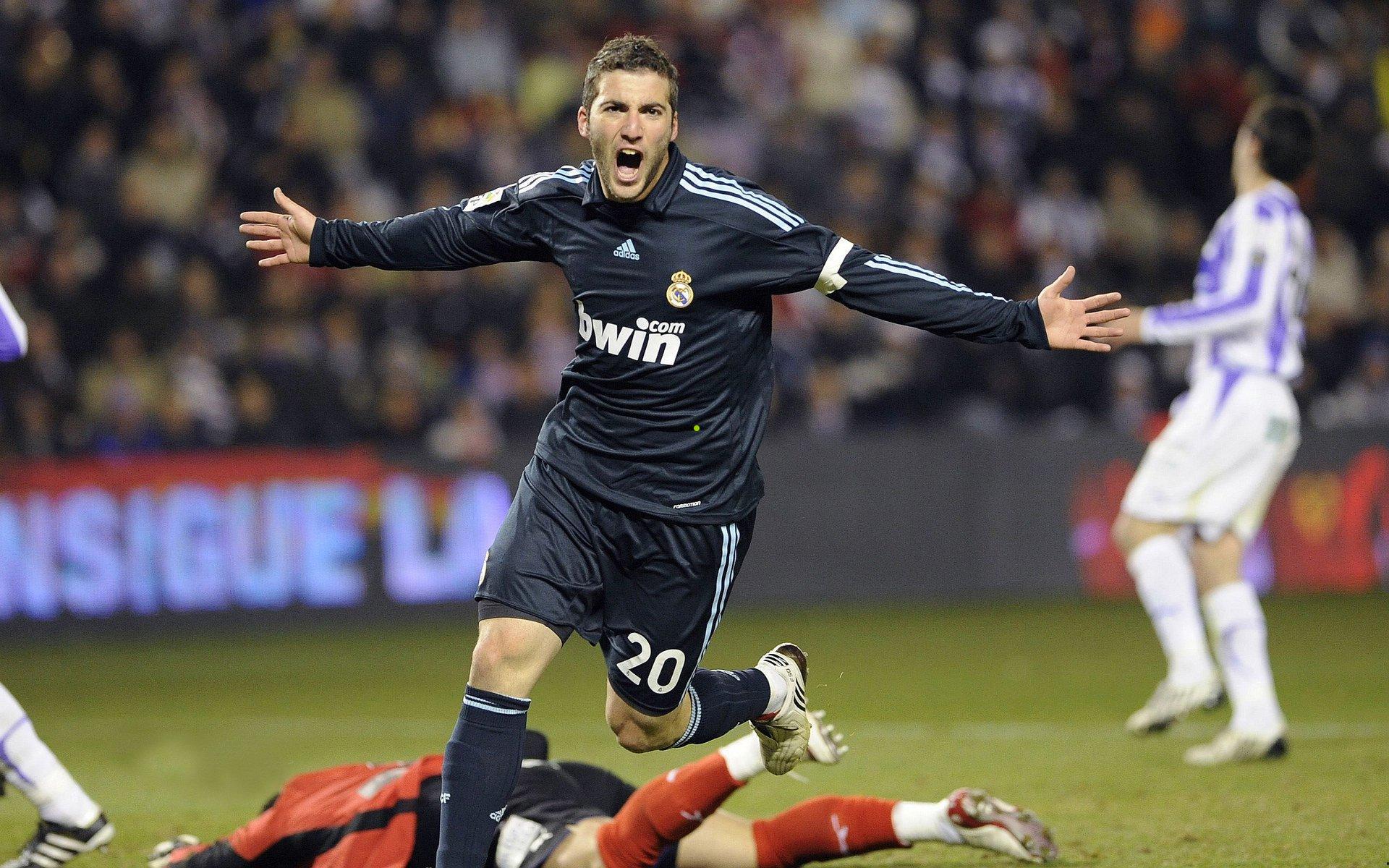 维埃里恳切呼吁，停止无谓比较，让皮奥在绿茵场上静心绽放